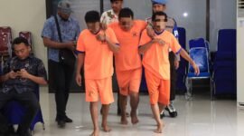 Ket foto. Tiga tersangka pencurian kendaraan bermotor berhasil diringkus jajaran Kepolisian Resor Malang