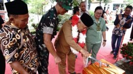 Ket foto. Syukuran selesainya pipanisasi di di Dusun Sengkareng dipimpin Komandan Kodim (Dandim) 0818/Malang-Batu, Letkol Czi Bayu Nugroho, bersama Bupati Malang, H.M. Sanusi serta warga masyarakat sekitar
