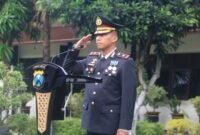 Ket foto. Wakapolres Malang, Kompol Bayu Halim Nugroho, S.H., S.I.K., M.Si., bertindak sebagai inspektur upacara pada peringatan Hari Pahlawan di halaman Mapolres Malang