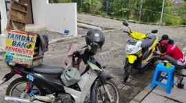 Ket foto. Kisah inspiratif tukang tambal ban di Kota Batu