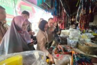 Dokumen foto; Reskrim polres Pasuruan saat cek harga di pasar Bangil