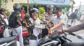 Dokumen foto: satlantas polres Pasuruan saat kegiatan penyuluhan operasi di SMAN 1 Pandaan