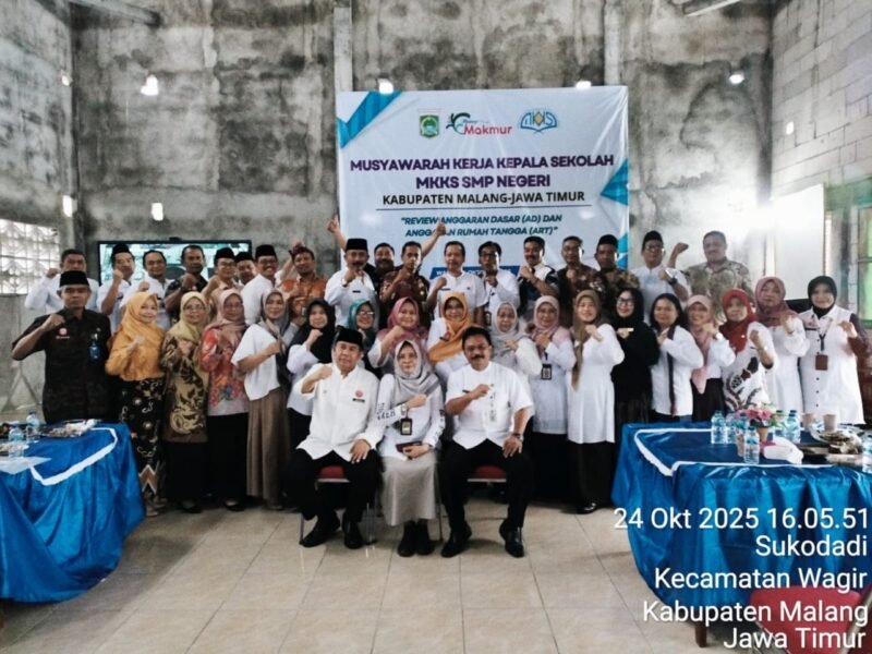 Ket foto. Ketua dan seluruh pengurus dan anggota MKKS SMPN Kabupaten Malang