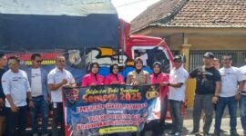 Dokumen foto : Polsek Purwosari dan Bhayangkari saat kirim bantuan di bencana Semeru