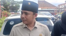 Ket foto. Anggota Komisi IV DPRD Kabupaten Malang dari Fraksi Gerindra, Feri Andi Suseko, saat diwawancara awak media di Pendopo Kecamatan Singosari 