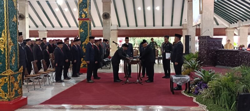 Ket foto. Bupati Malang, H.M Sanusi saat melantik dan mengambil sumpah Pejabat Tinggi Pratama di Lingkungan Pemerintah kabupaten Malang 