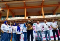 Ket foto. Bupati Malang H.M Sanusi saat memberikan sambutan dihadapan ratusan bidan dan tenaga kesehatan pada Hari Kesehatan Nasional