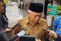 Ket foto. Bupati Malang H.M Sanusi saat diwawancara awak media 