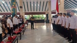 Ket foto. Bupati Malang H.M Sanusi saat menyaksikan pengukuhan pengurus PHRI BPC Kabupaten Malang di Pendopo Agung 