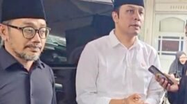 Ket foto. Gus Kautsar saat diwawancara awak media usai acara Haul  Akbar Ke-21 Al Marhum Al Maghfurlah KH Muhsin Syafi'i Mu'assis PPRM Al Maqbul, Desa Kuwolu, Bululawang, Kabupaten Malang 