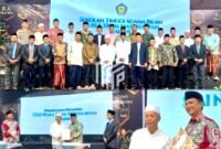 Ket foto.  KH.  Masykur Hafidz (baju putih peci putih)  bersama para pengajar saat peresmian  STAI Nurul Huda Masykuriyah Poncokusumo Malang.