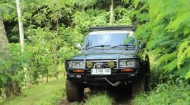 Ket foto. Kendaraan yang ditumpangi Bupati Malang, H.M Sanusi bersama Istri yang mengikuti off road lereng gunung Kawi (sumber foto-prokopim)