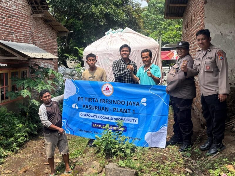 Dokumen foto ; PT.TFJ dan Polsek kejayan saat foto bersama di lokasi desa