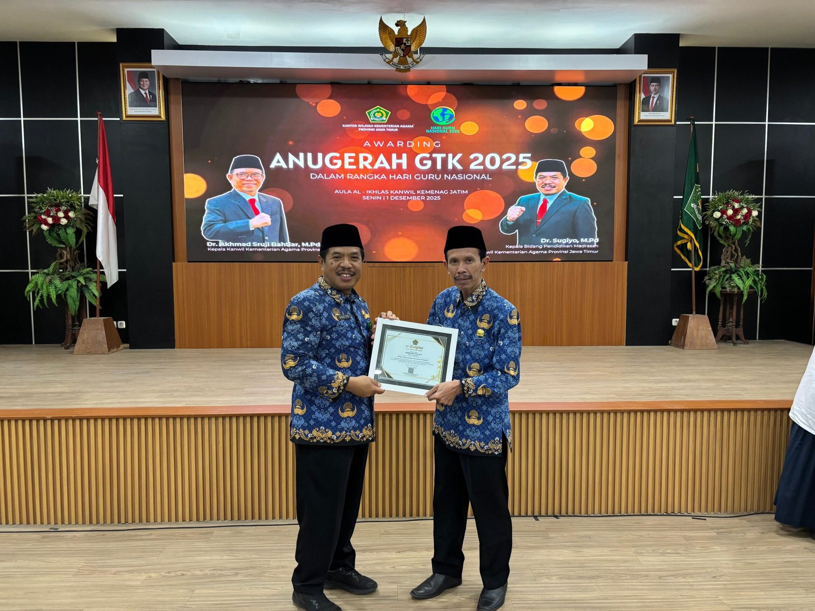 Kepala MAN 1 Pasuruan Raih Penghargaan Kepala Madrasah Inspiratif 2025 IMG-20251208-WA0011