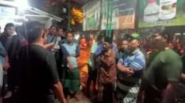Dokumen foto : Paguyuban PKL Bangil saat berkumpul protes di depan Pasar Bangil