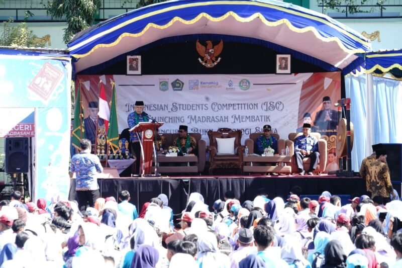 Ket foto. Bupati Malang saat menghadiri peluncuran Madrasah Membatik di MTsN 7 Tumpang 