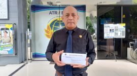 Ket foto. Djoko Tritjahjana, SE, SH, MH, kuasa hukum pemilik lahan atas nama Joko Wahyono, saat mendatangi Kantor BPN Kota Malang mengajukan permohonan penghentian proses sertifikasi yang dimohonkan oleh Pemkot.