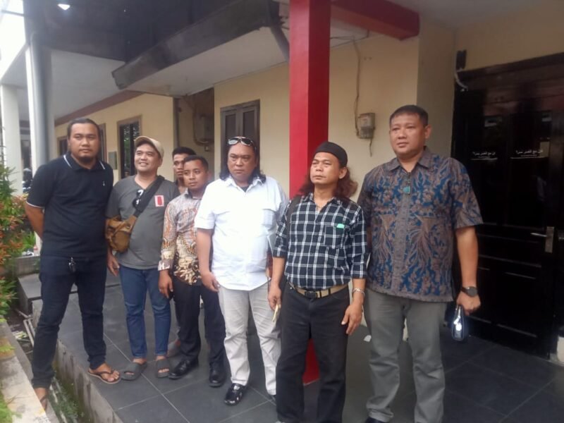 Dokumen foto: 4 PH korban Yosi saat memberi keterangan di depan Unit Pidum