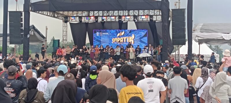 Ket foto. Bromo Sunset Festival Musik 2025 di lapangan Desa Wonorejo Poncokusumo 