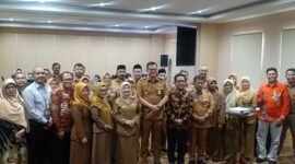 Ket foto. Wakil Bupati Malang, Hj Lathifah Shohib didampingi Kepala DInas Pendidikan, Bagus Sulistiawan saat menghadiri workshop 