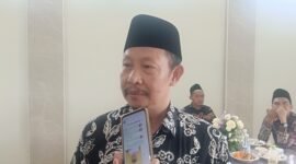 Ket foto. Kepala SMP An-Nur Bululawang, H. Nur Kholis, M.Pd.I., saat diwawancara awak media 
