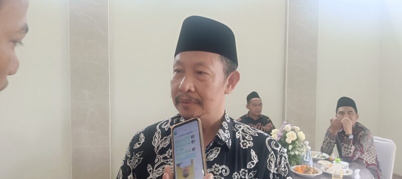 Ket foto. Kepala SMP An-Nur Bululawang, H. Nur Kholis, M.Pd.I., saat diwawancara awak media 