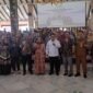 Ket foto. Didampingi Ketua Komisi E DPRD Provinsi Jatim, Sri Untari bisowarno (tengah), Dwi Sucipto (Ketua) bersama seluruh koperasi yang tergabung di Dekopinda kabupaten Malang 