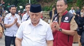 Ket foto.Kepala Badan Kepegawaian dan Sumber Daya Manusia, Nurman Ramdansyah bersama Bupati Malang, H.M Sanusi (baju putih) saat kegiatan Sambang Desa