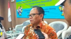 Ket foto. Ketua LPPP Universitas Negeri Malang (UM), Prof. Dr. Handika, M.Pd, saat diwawancara awak media 