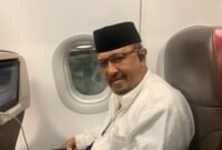 KH Habib Mustofa asal Tuban, di Pesawat Batik Air yang gagal mendarat di Surabaya. Foto: dok.