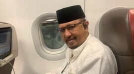 KH Habib Mustofa asal Tuban, di Pesawat Batik Air yang gagal mendarat di Surabaya. Foto: dok.