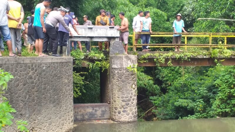 Ket foto. Tempat kejadian dan ditemukan mayat petugas Dam yang terjepit dipintu air Dam 
