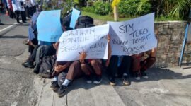 Ket foto. konflik internal yayasan yang berimbas terlantarnya anak didik dalam memperoleh ilmu