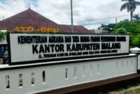 Ket. Foto : Tampak papan nama Kantor Kementerian Agraria dan Tata Ruang/BPN Kabupaten Malang, lokasi pengurusan administrasi pertanahan yang kini dipersoalkan warga terkait penutupan berkas permohonan split tanah tanpa pemberitahuan.
