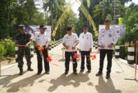 Ket foto. Bupati Malang H.M Sanusi didampingi Kepala Dinas PU Bina Marga, Khairul Isnaidi Kusuma Forkopimcam Bantur