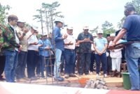 Ket foto. Founder MTC, Rendra Kresna (dua dari kanan pakai helm proyek) bersama Wali Kota Malang, Wahyu Hidayat dan perwakilan Forkopimda se Malang raya saat peletakan batu pertama pembangunan kantor MTC 