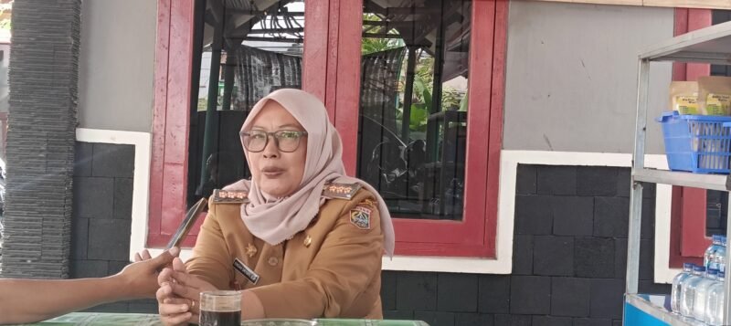 Ket foto. Camat Pakisaji Kabupaten Malang, Endah Sriyati saat ditemui awak media 
