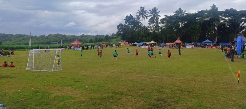 Ket foto. Turnamen sepakbola usia Sekolah Dasar Sumberejo Cup 