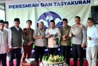 Ket foto. Bupati Malang, H.M Sanusi bersama Kapolres Malang AKBP Danang Setiyo PS dan Owner PT Makmur Jaya Zaky, Komisaris PT Makmur Jaya H. Makhrus Sholeh serta Forkopimcam Jabung