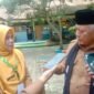 Ket foto. Bupati Malang H.M Sanusi bersama Kepala Sekolah SDN 4 Panggungrejo Kepanjen Istirochah saat diwawancara awak media 