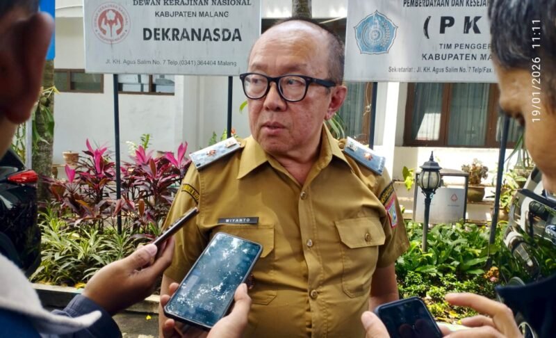 Ket foto. drg. Wiyanto Wijoyo Kepala Dinas Kesehatan Kabupaten Malang saat diwawancara awak media 