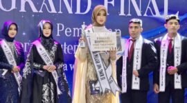 Dokumen foto : siswi MAN 1 Pasuruan Haifa Zahira Ibrahim Thalib saat dapat penghargaan