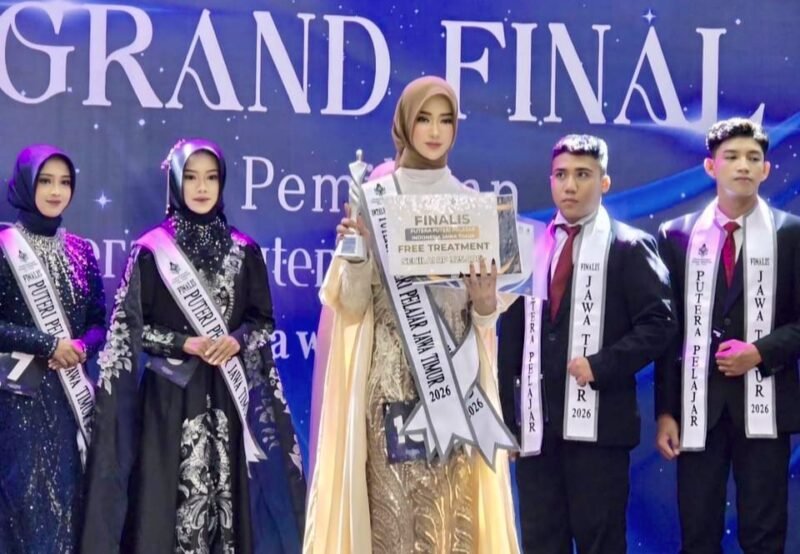 Dokumen foto : siswi MAN 1 Pasuruan Haifa Zahira Ibrahim Thalib saat dapat penghargaan