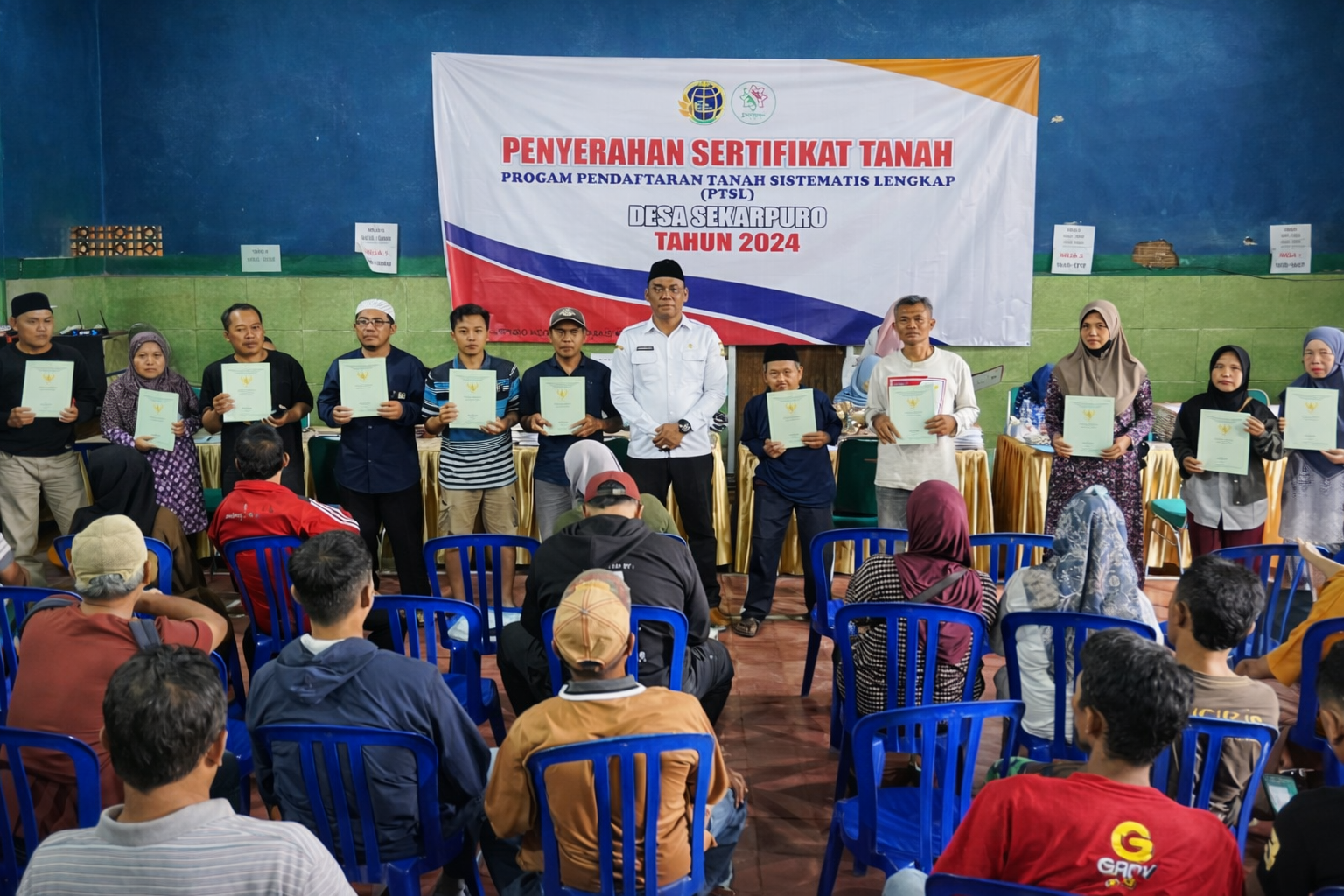Pembagian Sertifikat PTSL, Kades Sekarpuro Ingatkan Warga Jaga Dokumen Tanah file_00000000e82c72068a9942dc894f9aa8