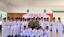 Ket foto. Siswa SMK Ar Raudloh menjadi pasukan pengibar bendera pusaka (Paskibraka)