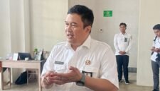 Ket foto. Sekretaris Daerah kabupaten Malang, Budiar Anwar saat diwawancara awak media