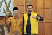Ket foto. Ketua DPD Partai Golkar Kabupaten Malang, Sudarman (kanan) bersama Ketua PK Singosari Abdul Rozaq usai terpilih secara aklamasi 