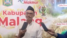 Ket foto. Dewan Penasihat Pimpinan Wilayah (PW) GP Ansor Jawa Timur, H. Makhrus Sholeh, S.H. saat diwawancara awak media di Pendopo Agung 