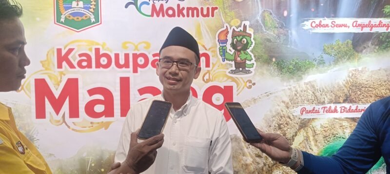 Ket foto. Dewan Penasihat Pimpinan Wilayah (PW) GP Ansor Jawa Timur, H. Makhrus Sholeh, S.H. saat diwawancara awak media di Pendopo Agung 