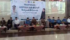 ket foto. Bupati Malang, H.M Sanusi didampingi beberapa OPD menghadiri acara pelepasan Aisyah Ar Rumy mengikutid Festival Tahfidsul eur,an di Dubai